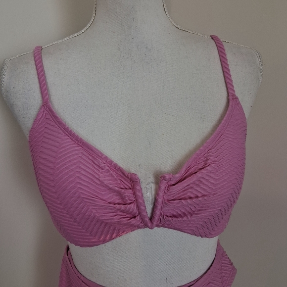 Cupshe Cyclamen V- Wire Bikini Top And Midrise Bottoms In Size Small NWT FullSet - Picture 12 of 12